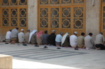 Muslime beim Mittagsgebet